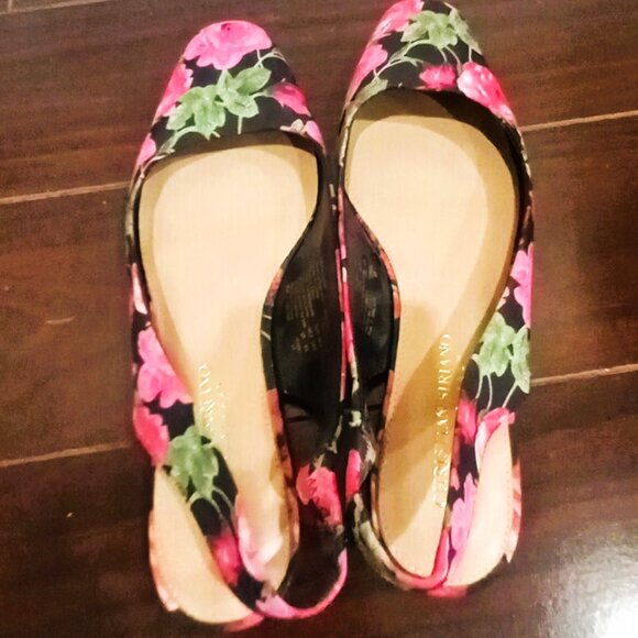 Sandals Flats - Picture 1 of 3